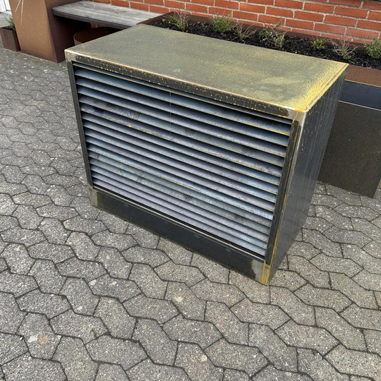 Wärmepumpenabdeckung aus Cortenstahl, geriffeltes Modell