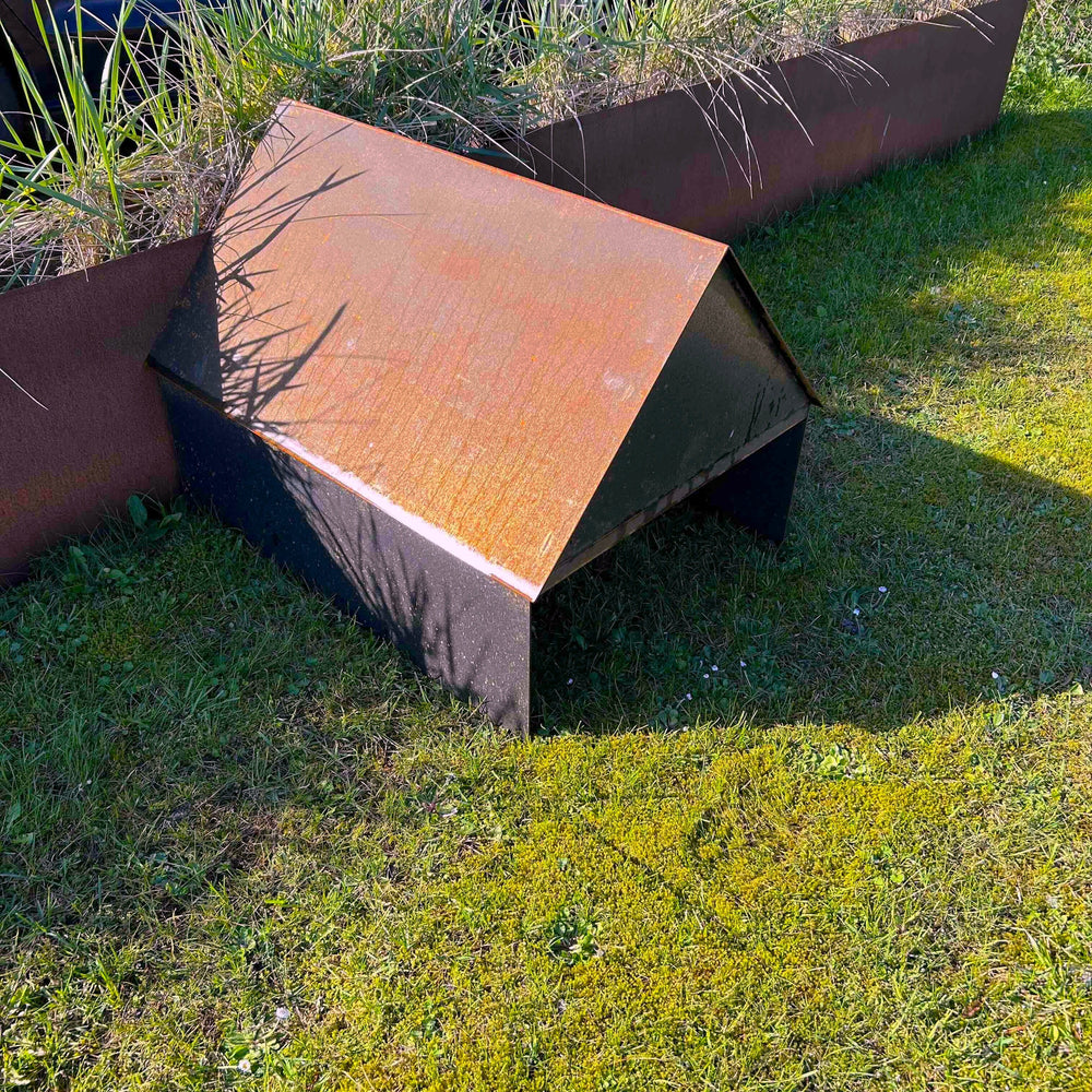 Unterstellplatz für Mährobotern mit Satteldach