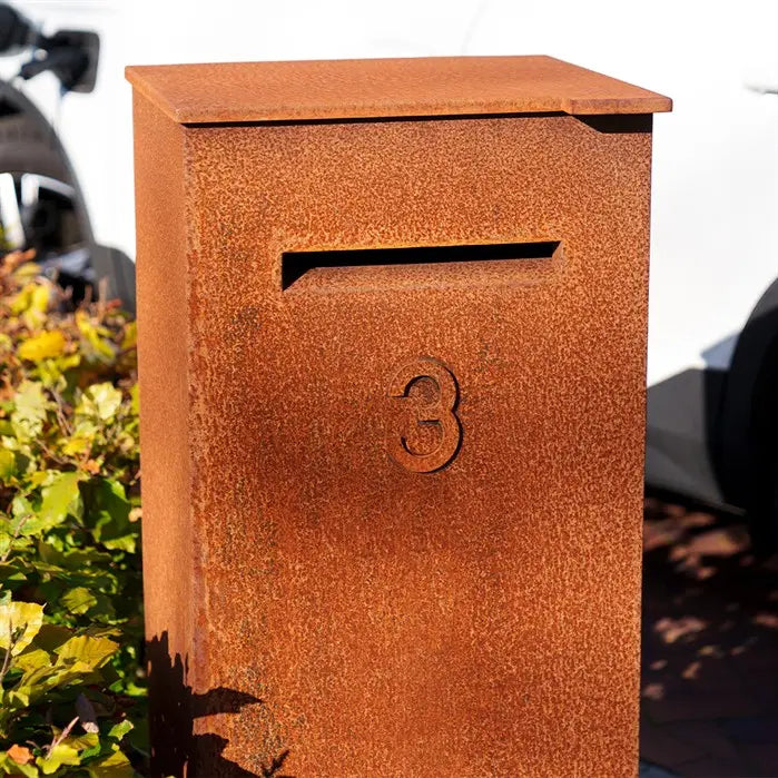 Briefkasten aus Cortenstahl - Briefe und Pakete Modell