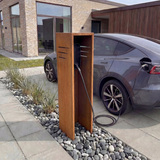 Freistehende Wallbox-Säule - Cortenstahl