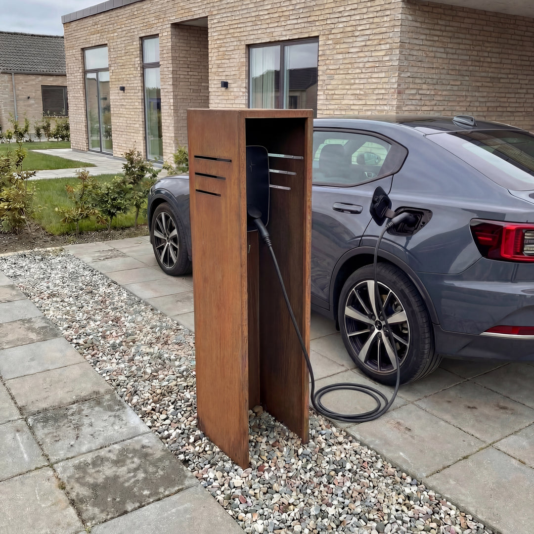 Freistehende Wallbox-Säule - Cortenstahl