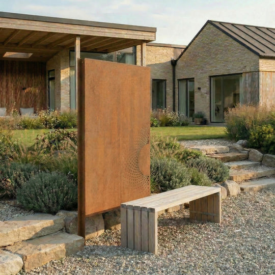 Cortenstahlzaun mit Ausschnitt: Abstrakt 2