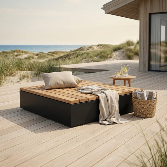 Quadratische Bank/Plattform aus pulverbeschichtetem Stahl