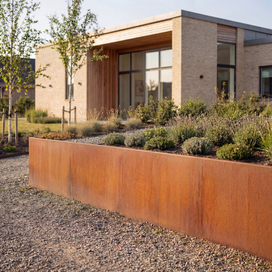 Stützmauer aus Cortenstahl